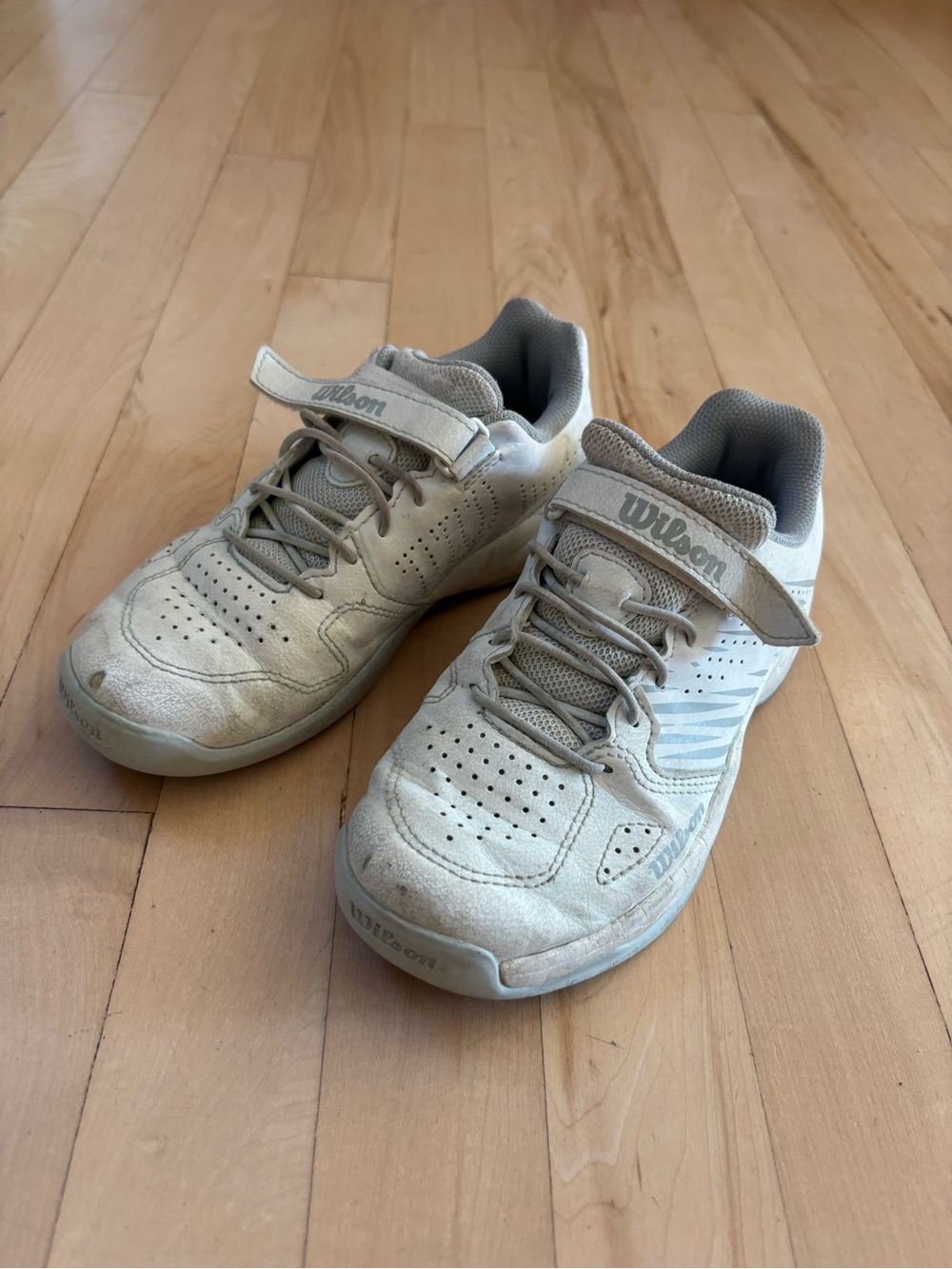 Wilson Kids Sneakers in Light Gray and Gray